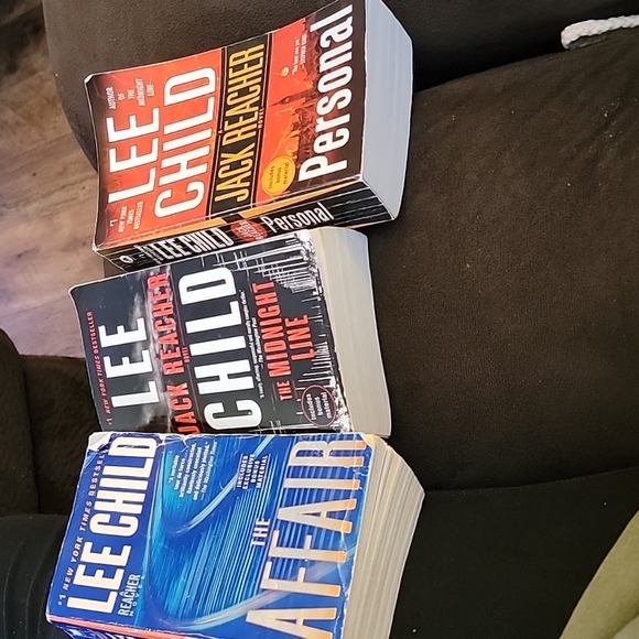 Jack Reacher Book Set - Red, Blue, Black Covers - Picture 5 of 5